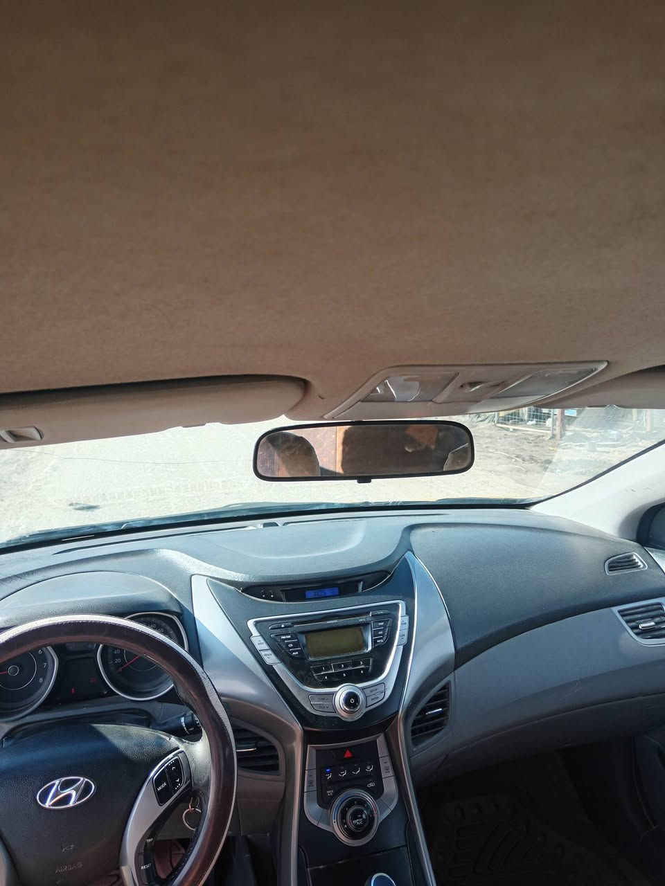 السلام عليكم. النتره هونداي خليجي 2014.بيها جاملغ مبدل عكس سايق مكينه وكير مكفولات حجم المكينه 1600. تخم تاير. حداديه ٪75. كهربائيات كلها شغاله. تبريد شغال. مصفره هيئه وغرامات. سنويه ساقطه 5 سنوات السعر 115 وبيها مجال العنوان الديوانيه قضاء السنيه *********** مداور ثاني يوم
