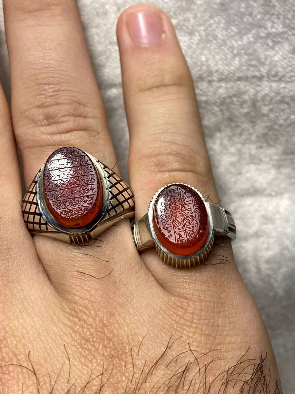 اللهم صل على محمد وآل محمد
اعادة النشر بسبب ( ظرف الزبون )
خاتمين من العقيق اليماني خام ياقوتي 

الخنصر : مقاس الخاتم 21 مقاس الحجرة 13 ملم 
مخطوط الآية الكريمة ﴿ وَإِن يَكَادُ ٱلَّذِينَ كَفَرُواْ لَيُزۡلِقُونَكَ بِأَبۡصَٰرِهِمۡ لَمَّا سَمِعُواْ ٱلذِّكۡرَ وَيَقُولُونَ إِنَّهُۥ لَمَجۡنُونٞ  ﴾ [القلم: 51] 

البنصر : مقاس الخاتم 23 مقاس الحجرة 15 ملم 
مخطوط الآية الكريمة ﴿ اللَّهُ لَا إِلَهَ إِلَّا هُوَ الْحَيُّ الْقَيُّومُ لَا تَأْخُذُهُ سِنَةٌ وَلَا نَوْمٌ لَهُ مَا فِي السَّمَاوَاتِ وَمَا فِي الْأَرْضِ مَنْ ذَا الَّذِي يَشْفَعُ عِنْدَهُ إِلَّا بِإِذْنِهِ يَعْلَمُ مَا بَيْنَ أَيْدِيهِمْ وَمَا خَلْفَهُمْ وَلَا يُحِيطُونَ بِشَيْءٍ مِنْ عِلْمِهِ إِلَّا بِمَا شَاءَ وَسِعَ كُرْسِيُّهُ السَّمَاوَاتِ وَالْأَرْضَ وَلاَ يَؤُودُهُ حِفْظُهُمَا وَهُوَ الْعَلِيُّ الْعَظِيمُ ﴾ [ البقرة: 255]

بخط الاستاذ ✍️ (عرفانيان) من تلامذة الاستاذ (عباس ظابطي)
سعر الخنصر ( 175 الف ) سعر البنصر ( 200 الف )

للاستفسار خاص او واتساب *********** ☎️
توصيل جميع محافظات العراق 🚘
