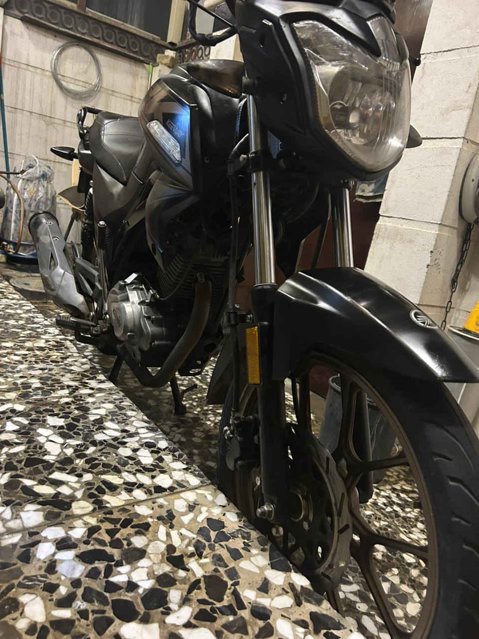 دراجه Rk موديل2023 موقمه وكامله ورقم وسنويه باسم الشركه رايدها مليونين وميتين (***********)
