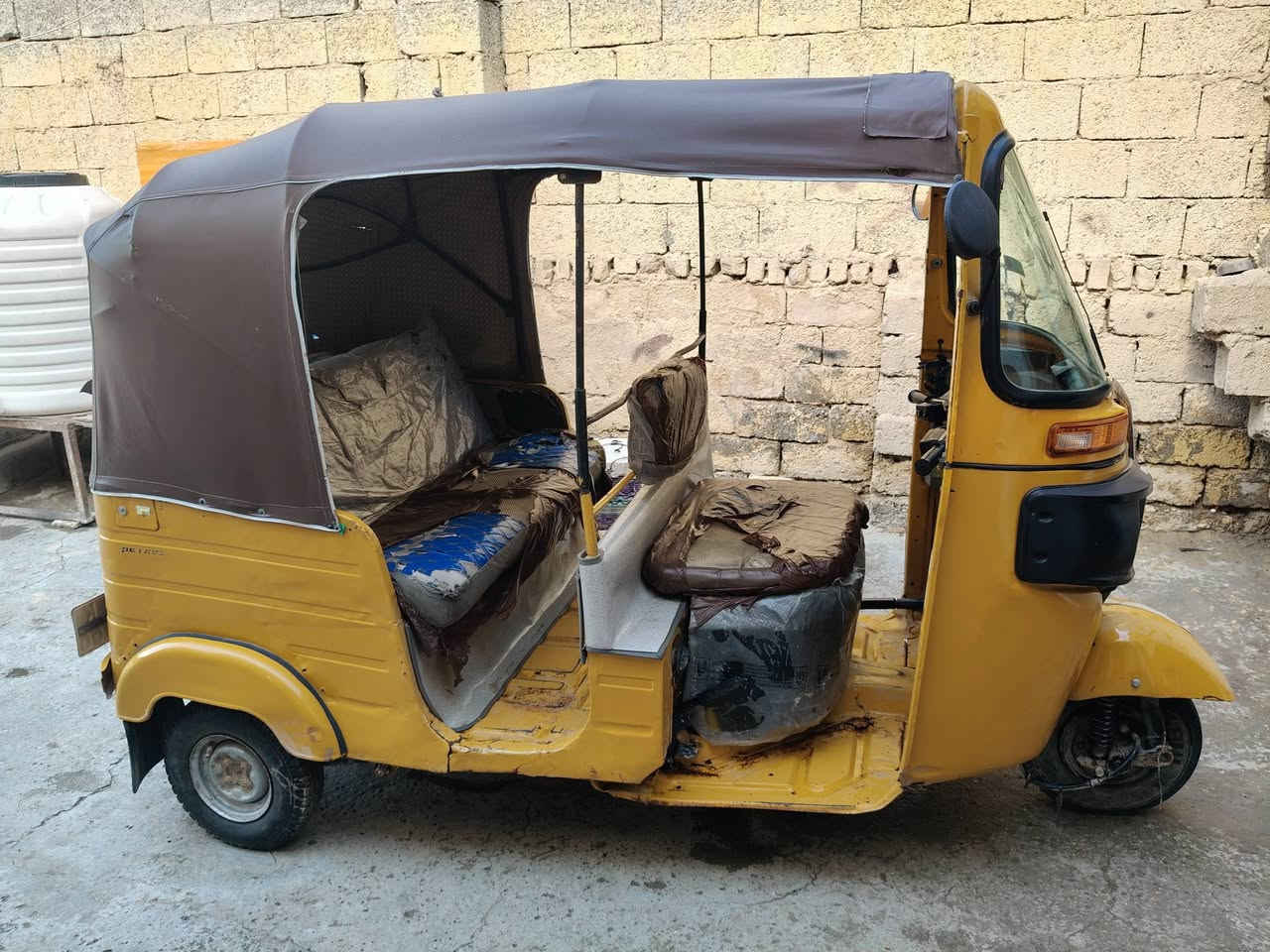 سلام عليكم تكتك 19 رقم وسنويه صبغ عام لجماليه السعر 5200 بيها مجال للطيبين ***********
