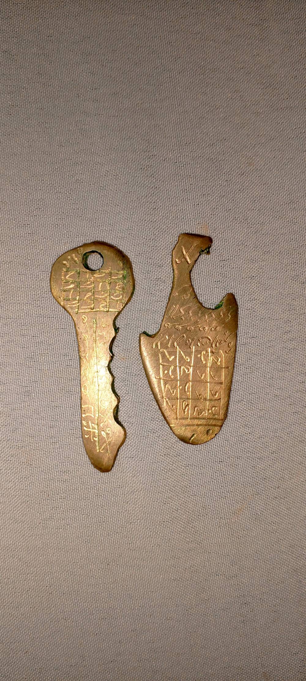 سلام عليكم ورحمه الله وبركاته البيع خواتم فضه نازله سعر الخاتمين الف 15 وحجار كريمه. وسوار فضه وكلايد عباس اباد وكلايد حجز روحاني  فرج ضبعه قديم محبه وطاعه وعقد لسان يشتغل كلمن وسعره خاص او اتصل بصاحب المال من رخصه الادمن المحترم وافق ربي يرزقك انشالله ***********