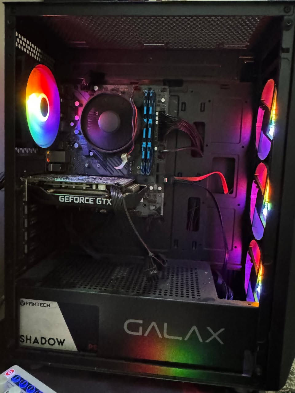 السلام عليكم شبابنا الطيبة 
Pc للبيع وياها ماوس وكيبورد 
Gpu:gtx 1660ti
Cpu:i5 11400f
Ram : 16g 3200
Ssd 128
Hdd500
P.s: fantech shadow 650w
والكيس galax مثل ما موضح 
كارت الشاشه جديد وبعده بالضمان 
معه ضغط 100ب100حرارته ما تعبر  ال61
الحاسبه امانت الله جديده وحيل نظيف 
علمود قسط الكلية اريد ابيعها 
واعتذر عن الاطاله
السعر : 625.000 وبيها مجال حك الجيه وعندي توصيل
بغداد /حي الجامعة
***********
