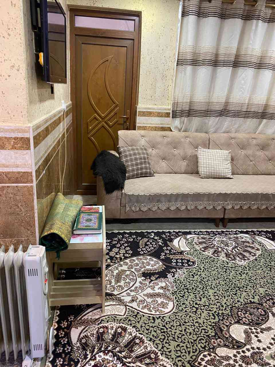🏠 #دار_للبيع 📍 #الموقع : الديوانية – الاسكان
مقابل المعهد الفني (فرعي) وقريب من الشارع العام

📐 #المساحة : 216متر
📑 #الطابو : صرف

✅ كافة الخدمات متوفرة
✔️ تبليط
✔️ مجاري
✔️ موقع مميز وقريب من الشارع العام

🏠 #تفاصيل_الدار
🔹 البناء : اساس كونكريت وسقف عكادة
🔹 الدار طابقين

🔸 الطابق الاول :
▪️ غرفتين
▪️ صالة
▪️ استقبال
▪️ مطبخ
▪️ صحيات داخلية وخارجية
▪️ كراج سيارة

🔸 الطابق الثاني :
▪️ غرفتين
▪️ صالة
~~~~~~~~~~~~~
#متابعة_الصفحة
#نستقبل_جميع_عروضكم
———————————————————
🔺#للاستفسار الاتصال ع الارقام
 ارشد ***********📲 
 حسن *********** 📲  
او مراسله واتساب http://wa.me/+964*********** 📲  
—————————————————————
او زيارة مكتبنا من الساعة 3 الظهر الى 8 مساء
🔺مكتب دره المشرق للاستثمار والتطوير العقاري 
🔺العنوان:-حي الجزائر الشارع العام قرب مأكولات تشرين
