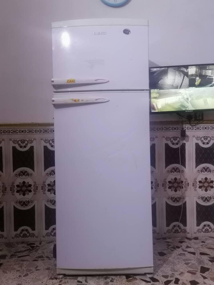 ثلاجه نضيفه حجم كبير  26-قدم لا خياس لا زنجار بيكو نوعهه تجميد فوك وجوه فلول تجميد توصيل الباب البيت علفحص السعر 180 بيهه مجال قليل ***********/*********** بغداد, العراق
