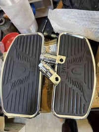 دوسات  مال هارلي  النيكلات سعرها ٤٥ الف  السوده ٢٥ الف 07718113847