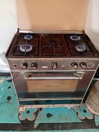 للبيع ٥ مشاعل البنص أشكل سعره ٧٠ كاونتر ي مو فرن بغداد سبع قصور ٠٧٧١٣٠...