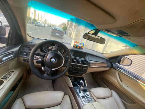 BMW  X6  2009
السعر 110$ 
* المحرك جديد 
*السيارة فول مواصفات (بصمة -دبل تريبو - حساسات امامية وخلفية - اشاير مري -مري وكشنات كهرباء - مقصورة ملكية - بانوراما -ماوس تحكم -ستيرن كهرباء مع تحكم ) 

*السيارة مصبوغة حزام (اخضر غير محدد)  

 ***********
