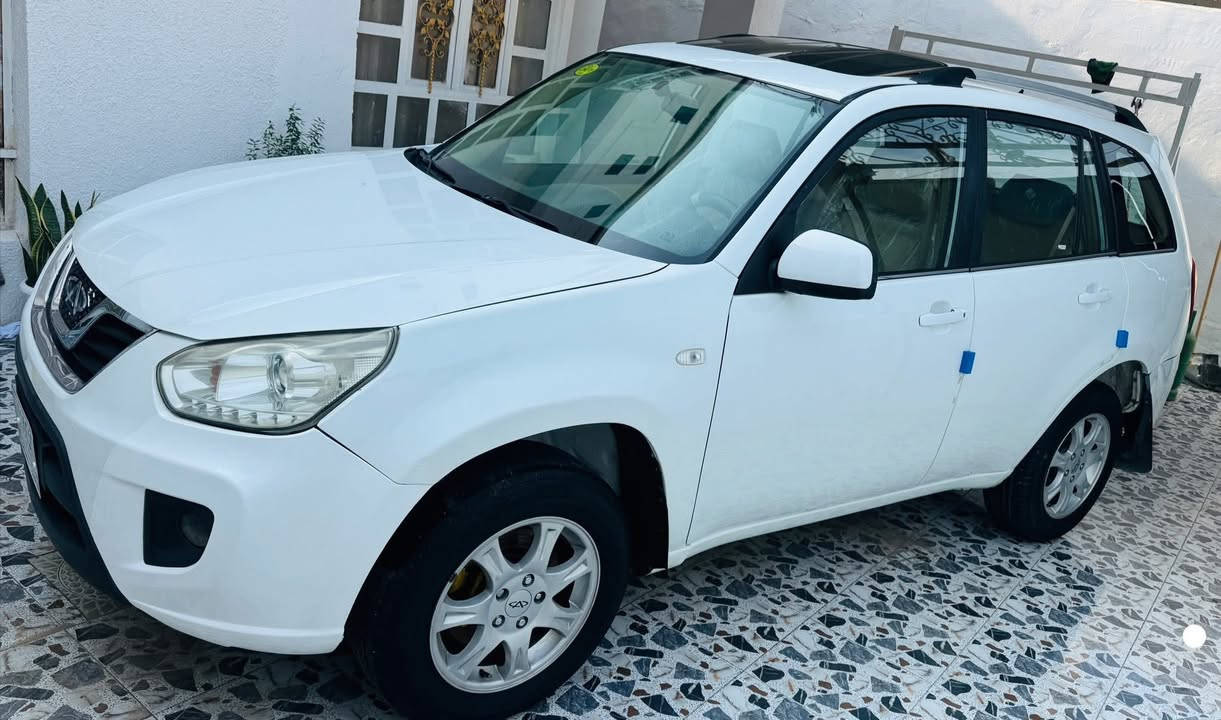 السلام عليكم للبيع شيري تيكو 2012 رقم انبار تحويل مباشر محرك 1800 سياره جديده ماشيه 122 الف بلاديه لا ضربه ولا صبغ جاهزه ع الاخير تبريد تدفئه كهربائيات   تدفئة بل مقاعد كله شغال كامره بلاديه تحكم ستيرن فتحة سقف 
محرك كير ممتاز سياره مال جناي مكان السياره بالرمادي 
السعر 63 بي مجال حك جيه فقط 
***********
اعتذر عن البيع بالاقساط
