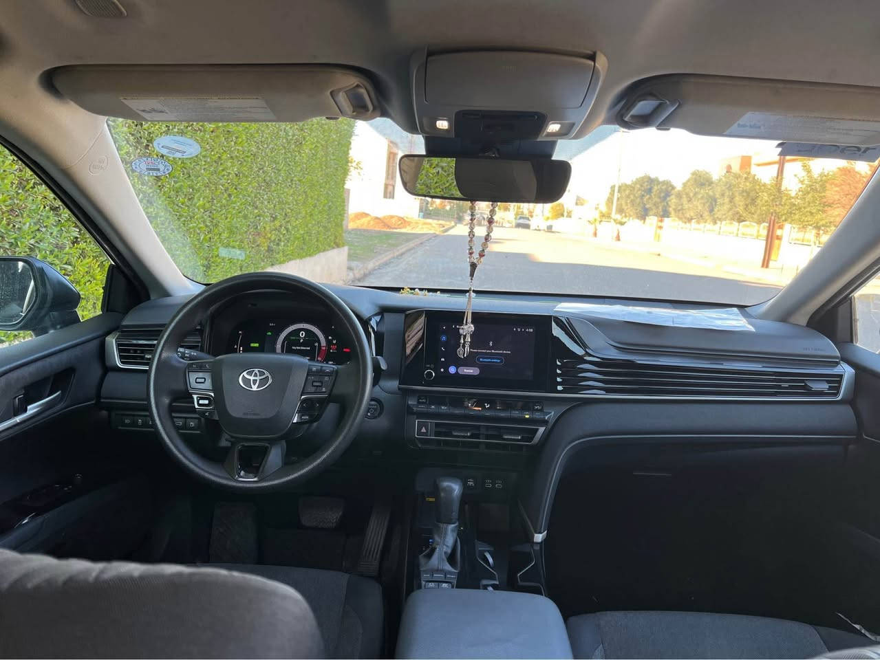 تۆیۆتا کامری 2025 مواسەفات LE هایبڕێد ئەمریکی 
تازە رەقەم کراوە ده ره وه ي هه موي. كرايته. XSE 
قەبارەی مەکینە: 2.5L (4سیلێندر) هایبرید
 • كيج ئەلیکترۆنی
 • شاشەی لمس
 • شحن وایرلس
 • کامێرا
 • دەرگاکان بةسمه ن 
 • هاندبریک بسمه
 • دەستپێکردن لە دوورەوە (Remote Start)
 • هاندبریک بسمه • Auto Hold  • Auto Start   • Auto Stop 

سعر: لە کۆمێنت داوای بکە ڕاستەوخۆ بۆت دێت 📩 

سیستەمی ئاسایشی:
 • ڕاداری پێشەوە (دیاریکردنی ئاراستە)
 • ڕاداری لاوەکی (خاڵە کوێرەکان)
 • ڕاداری دواوە (ئاگاداری لە تێکچوون)
 • هەستیارەکانی پێشەوە
 • هەستیارەکانی لاوەکی
 • هەستیارەکانی دواوە  • ABS + دژە خلیسکان
سیستەمی شۆفێری: • ECO • NORMAL • SPORT

تایبەتمەندی تر:
 • تحكيمات استيرن
 • تبريد لمس
 • تبريد مركزي
 • ئاوينه رادار
 • كوشن کارەبایی

ژمارەی خاوەن سەیارە 
***********
*********** أربيل, العراق
