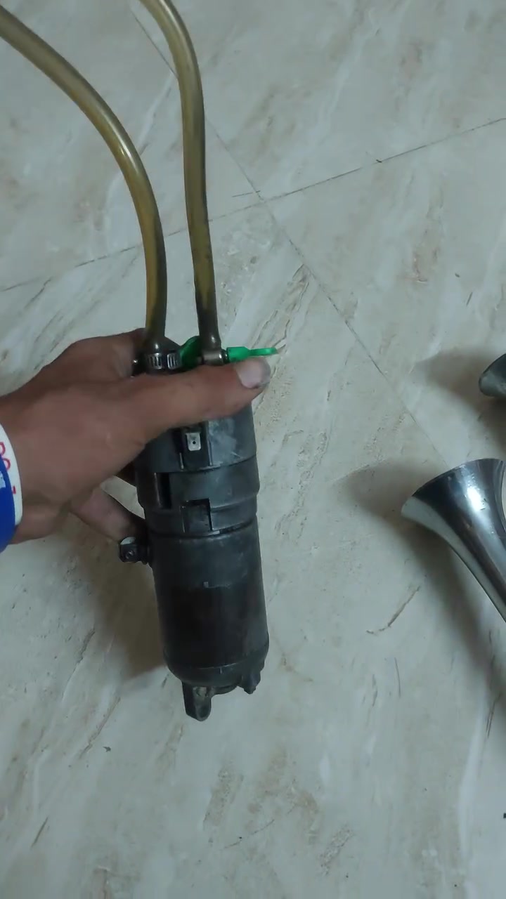 سلام عليكم شباب عندي هورن  براد هيج ابيعه جان عندي يشتغل مابي شي بس بعد مادري مايشتغل ماعرف والله سعر 250 بي مجال قليل 👍 مكان العبيدي راسه شارع عشرين ***********
