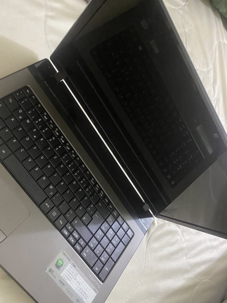 حاسبه شغالة 2011 سعرها 100 وبيها مجال ***********للحجز والستفسار مراسله وتساب
