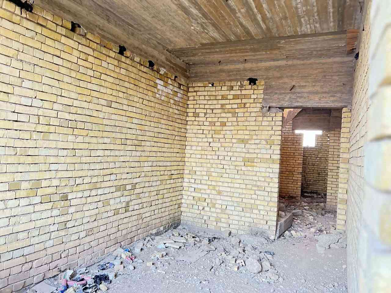 هيكل طابو صرف مساحتة ١٥٠م موقعة مقابل شارع مجمع الماء من جهه معمل الزفت قريب ع شارع العام اساس صب ويحتوي ع غرفة نوم وصالة واستقبال ومطبخ 
للأستفسار ***********/***********
او مراجعة مكتب أمتار للعقار
