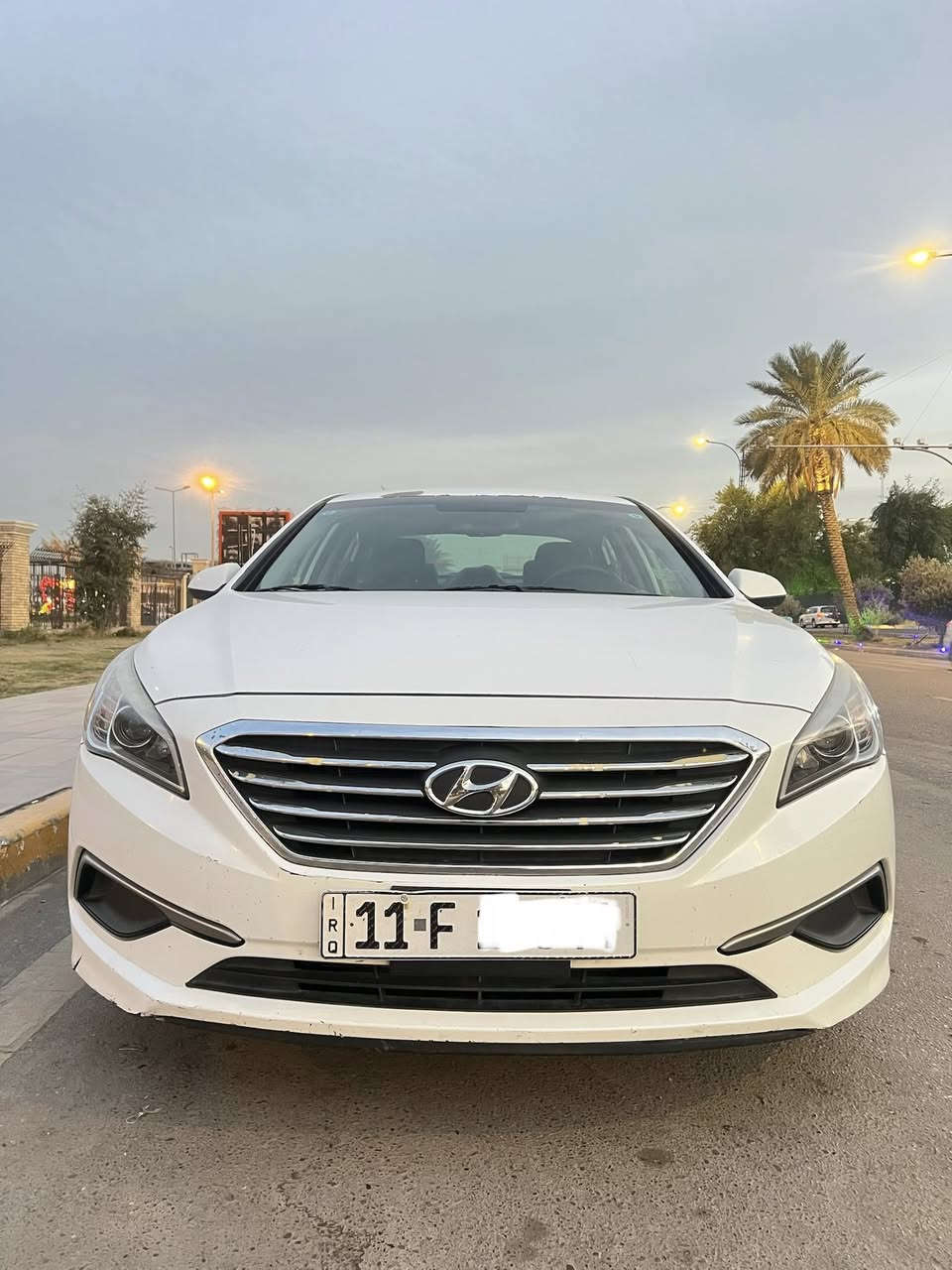 السلام عليكم
🔴 سوناتا ٢٠١٧ 2️⃣0️⃣1️⃣7️⃣
🔴 وارد امريكي 🇺🇸
🔴 ماشية ٨٢ الف 🚶‍♂️
  السياره جاهزة من كلشي ونضيفة كلش 
حادثها (ضربة  خفيفة بين الجاملغ والباب ) 
 
   - شاشه كبيره  🖥️
- كامره دواره 🎥
- تحكم ستيرن جهتين 🎛️
- 3 أنضمه قياده ( ايكو ، سبورت ، اعتيادي ) 
- جنطه كهرباء 
- محرك 2400 
- السعر ١٢٨ بيها مجال
- مكان السياره 📍بغداد - الحارثية
- رقم الهاتف
0772 932 6849
