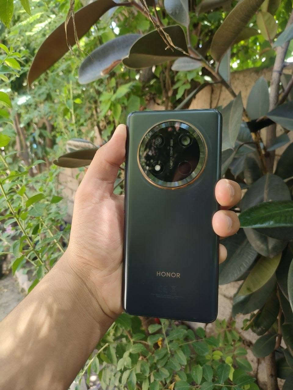السلام عليكم
موبايل Honor x9c للبيع 
الرام 12+12 الذاكرة 256
البطارية 6600 mAh 
 المعالج Snapdracoat 6 Gen 1
الرقم للاستفسار ***********وبي واتساب
السعر 340وبي مجال
