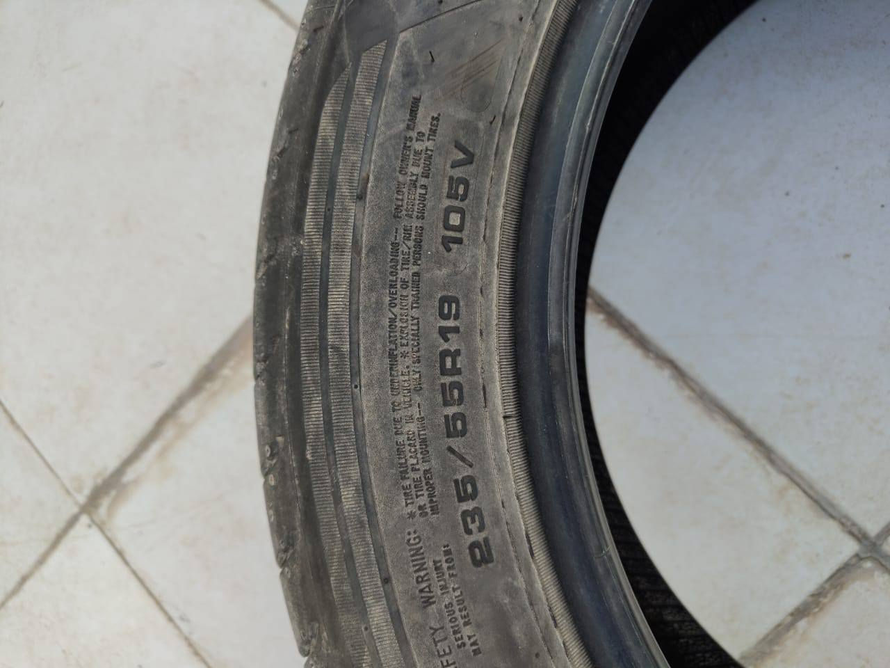 سلام عليكم 
تايرات نص عمر نضيفات
حجم235/55R19


**إذا كنت صاحب هذا الإعلان وتريد حذفه لأي سبب، رجاءا أرسل رسالة إلى الدعم الفني**