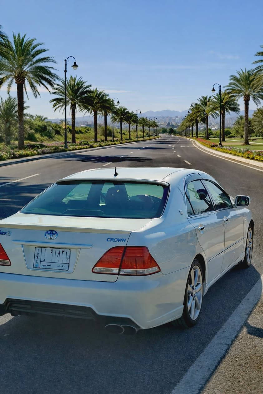 شاهينه رويال ئه وه ي مواسه فات بليي له ماهه يه
ساق 
ناوزه ر 
سلايد 
جلدو هيته ر 
٣ په رده 
چوار كوشن كاره با 
١٨٢ بيي دووكه ل قه تره دوو كه لي نييه 
ده بل رادار 
راداري جام 
راداري ده عامي 
حاسه و كاميره 
چوار كوشن هيته ر 
ئاوينه ئيشاره ت 
ويلي دينگه خراوه ته سه ري 
روني گيرو مه كينه و ئه كسلي گوراوه 
ئه وه ي توو بته وي له م سه ياره هه يه 
سه ياره كه هي مالانه مه عره ز نييه 
قه تره بوياخي نييه هي هيچ ولاتيك  
ماله كه وه سفي ناويت وه ره سه ري چركه و پينج گلاببره 
مه سره فيكو پينج گلاببره 
سعري ٩٧ توزيك مه جالي تييا يه 
ئه وه ش ژماره ي خاوه نييه تي 
***********
***********
ئه دميني گول وه ري گره
