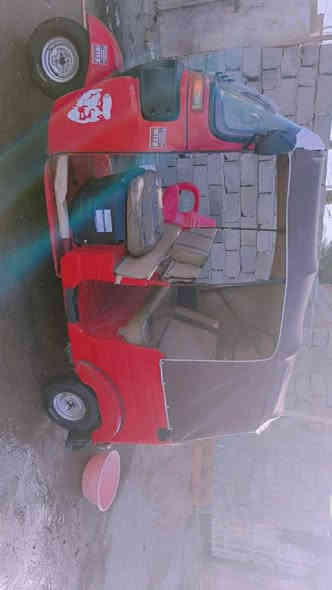 سلام عليكم تكتك للبيع موديل 17تجفيت كامل  جديد محرك20 تكتك خير من الله مكلف بلنشر شراي اتصل وبيك خير وتدلل السعر3200وبيها مجال 
*********** مكانها الحمزه الغربي
