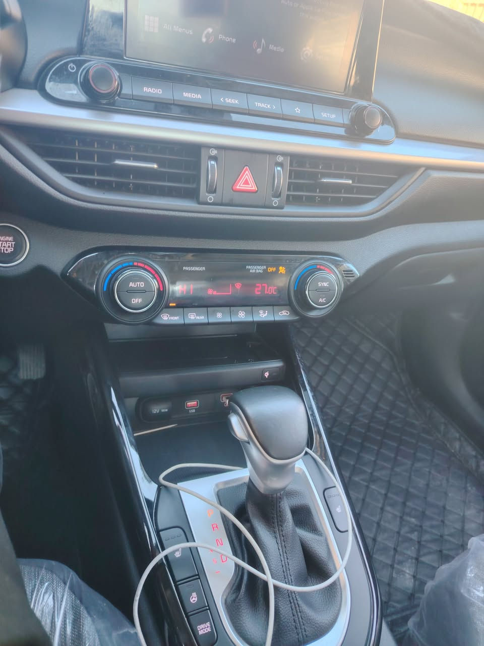 السلام عليكم سياره فورتي موديل 2024 فول مواصفات سياره جديده وجاهزه نظافه واحد علئ واحد وباقي التفاصيل بالصور وترهم قصد مقدمآ وبالشهر للاستفسار اتصل علئ الرقم ***********
