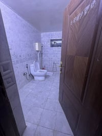 للايجارالسيديه بيت 150يحتوي على ثلاث غرف نوم ثنين كبار وحده صغيره صاله...