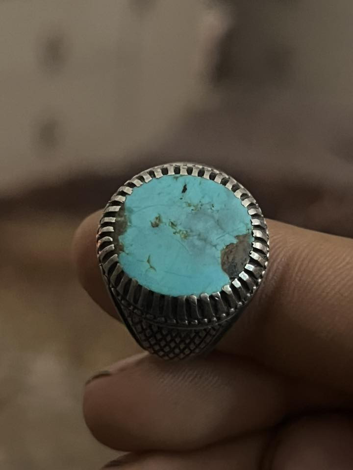 سلام عليكم فيروزي صياغه قديمه
حجره كلش جميله للبيع صياغة ثقيلهً 
***********
