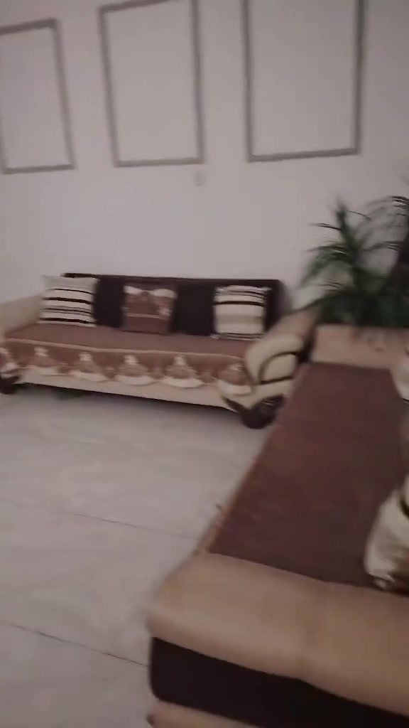📢 للبيع بيت في حي الجوادين محجوز مبلغ بسيط ع مصرف العقار
🏠 الموقع: حي الجوادين
📐 المساحة: 135 متر
🔹 التفاصيل:
غرفة كبيرة (6)امتار
صالة (5) امتار مع منور 
مطبخ(6)امتار

البيت كامل من حيث البناء والخدمات تبليط مجاري  كلشي كامل 
***********
