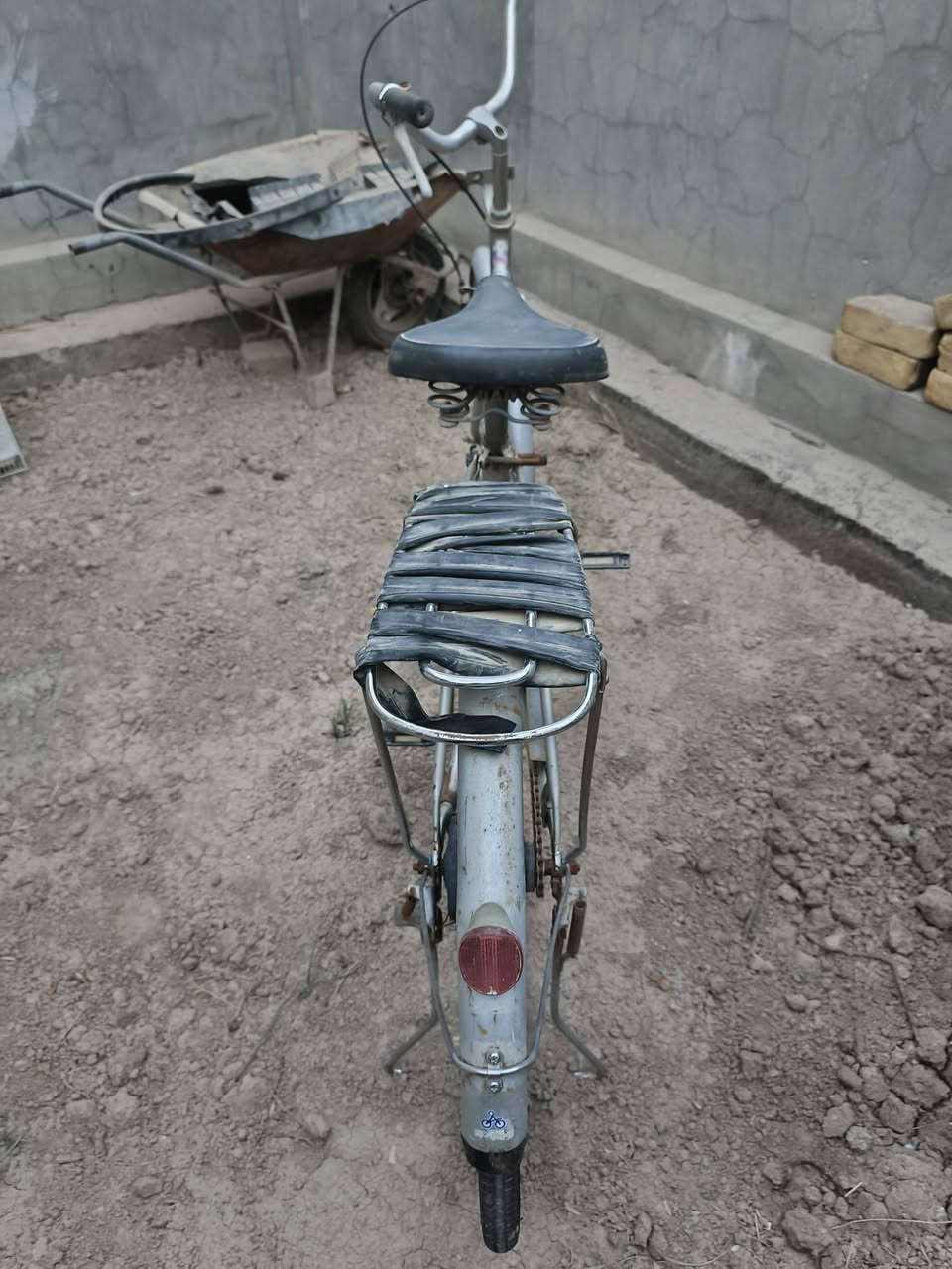 السلام عليكم
بايسكل للبيع حجم 27 بي نواقص سعر 50وبي مجال مكاني حلة مركز


**إذا كنت صاحب هذا الإعلان وتريد حذفه لأي سبب، رجاءا أرسل رسالة إلى الدعم الفني**