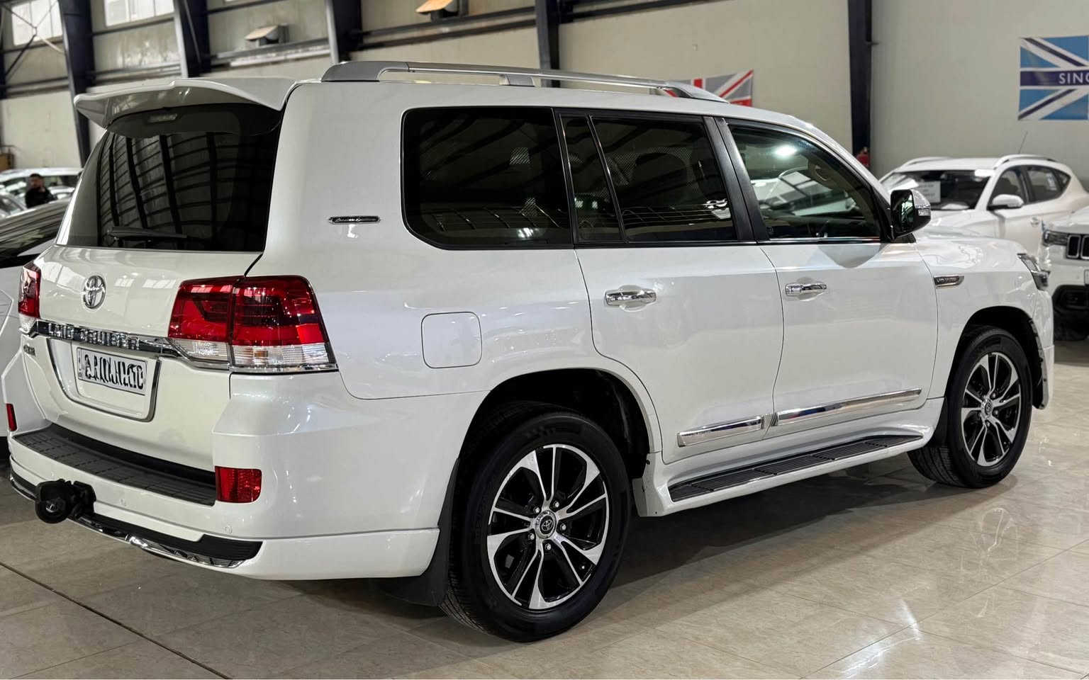 لاندکرۆزر ٢٠٢١ 
محرک ٦ سلندر 
ماشی ٨٥  الف 
٣ شاشە
٢ ماوس
سلاجە
سلایت
شغال
ڤولیوم 
فورمیکا
باب خلفیە شفت
کشن کهرباء جلد
مکان کلار

*********** كالار, السليمانية
