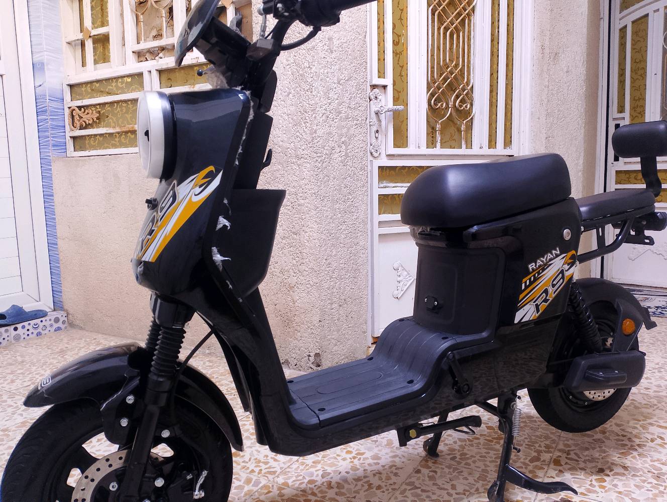 السلام عليكم
دراجة شحن R9 شركة الريان للبيع صارله 25 يوم مطلعه من الوكيل دراجه نضيفه + خمس بطاريات + بعدة بحالة الضمان +
شاحنه سريعة 60v32h
السعر 575 وبيه مجال ( مكاني ميسان ابو رمانة ) 
هاذ رقمي فقط واتساب ***********
