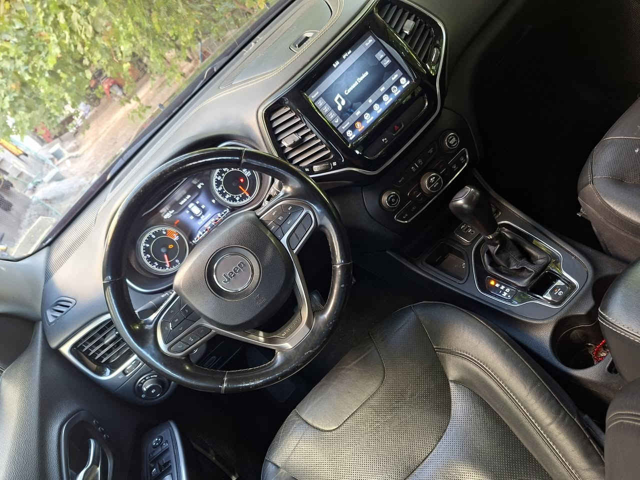 🚘 للبيع جيب شيروكي 2020 – لون أسود – تسجيل نجف
سيارة نظيفة جدًا وبحالة ممتازة، استخدام شخصي ومحافظة عليها، جاهزة للاستخدام مباشرة بدون أي مصاريف.
المواصفات:
موديل: 2020
اللون: أسود
تسجيل: نجف
مانع انزلاق مع كروز تثبيت سرعة
ناقل حركة أوتوماتيك
محرك قوي وأداء ممتاز
شاشة لمس
كاميرا خلفية
تكييف ممتاز
داخلية نظيفة وخارجية بحالة ممتازة
صيانة دورية والفحص خير دليل
💰 السعر المطلوب: 125 قابل للتفاوض بالمعقول بعد المعاينة.
للاستفسار أو تحديد موعد للمعاينة، يرجى التواصل على الخاص أو الاتصال.***********
