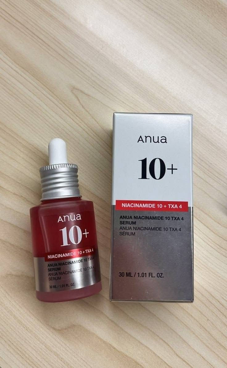 Anua Niacinamide 10% + TXA 4% Serum ❤️ 🥰
سيروم النياسيناميد الكوري مصمم خصيصاً لعلاج التصبغات والبقع الداكنة.يحتوي على تركيبة قوية من 10% نياسيناميد لتنظيم الدهون وتفتيح البشرة، و4% حمض الترانيكساميك لتقليل آثار حب الشباب والبقع الداكنة.قوامه مائي وخفيف الوزن، مما يجعله سريع الامتصاص وسهل الاستخدام في الروتين اليومي 🫶🏻💓
طريـقـة الاستخدام  :  يوضع على بشرة نظيفة تماماً بعد التونر وبعدة مرطب لحبس الرطوبة بعد ربع ساعة ونهاراً يجب استخدام واقي الشمس.


**إذا كنت صاحب هذا الإعلان وتريد حذفه لأي سبب، رجاءا أرسل رسالة إلى الدعم الفني**