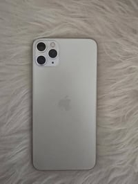 ايفون11برو ماكس بطاريه 81مامفتوح ولا مصلح  سعر ٣٠٠ 07718583564