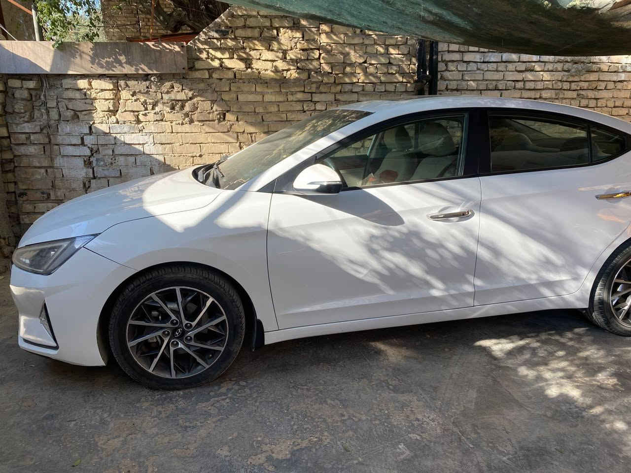 سلام عليكم النترا 2020خليجي بصمه  gls كير ومحرك وحدادية كفاله تخم تاير جديد مال جناي جاهزه الاخير تبريد ثلج 
السيارة كلش جديده بيها صبغ گد شبر في الچاملغ الأمامي قليل  فقط بدون فتح بدون تبديل شرط السونار ابيعك شرط رقم بغداد سنويه ال2028 وباسمي السياره ماشيه 110كم
مكينه2000دوش 
السعر162وبيها مجال مكاني بغداد الشعب 
الاتصال***********
مواصفات السياره 
فتحه سلايت 
تبريد قطعتين 
كامره 
نضام ايكو
اشاير بلمري
