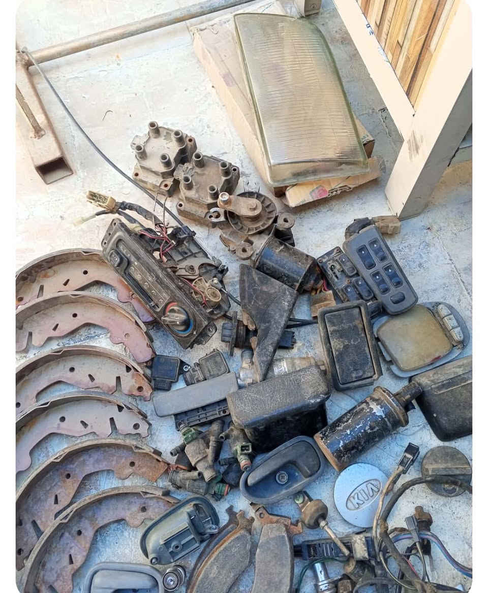 السلام عليكم غراض سبورتج للبيع السعر ١٠٠  وبيها مجال مكاني بغداد الطوبجي الاستفسار ***********
