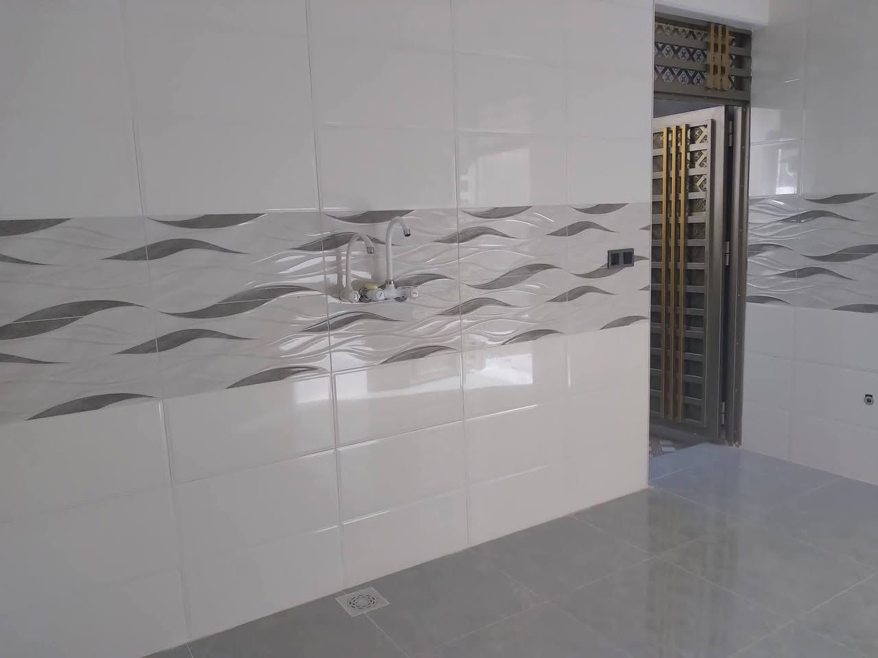 بيت للايجار  حي العسكري الثاني بشارع الخباطات من جهه شارع الوكفه المساحه (125م )
البيت جديد توه كامل
 يتكون من غرفه وصاله ومطبخ وصحيات خارجيه وداخليه

ايجاره 300 الف
للاستفسار اكثر اتصال على الرقم ***********
او مراسلة واتساب على ***********
