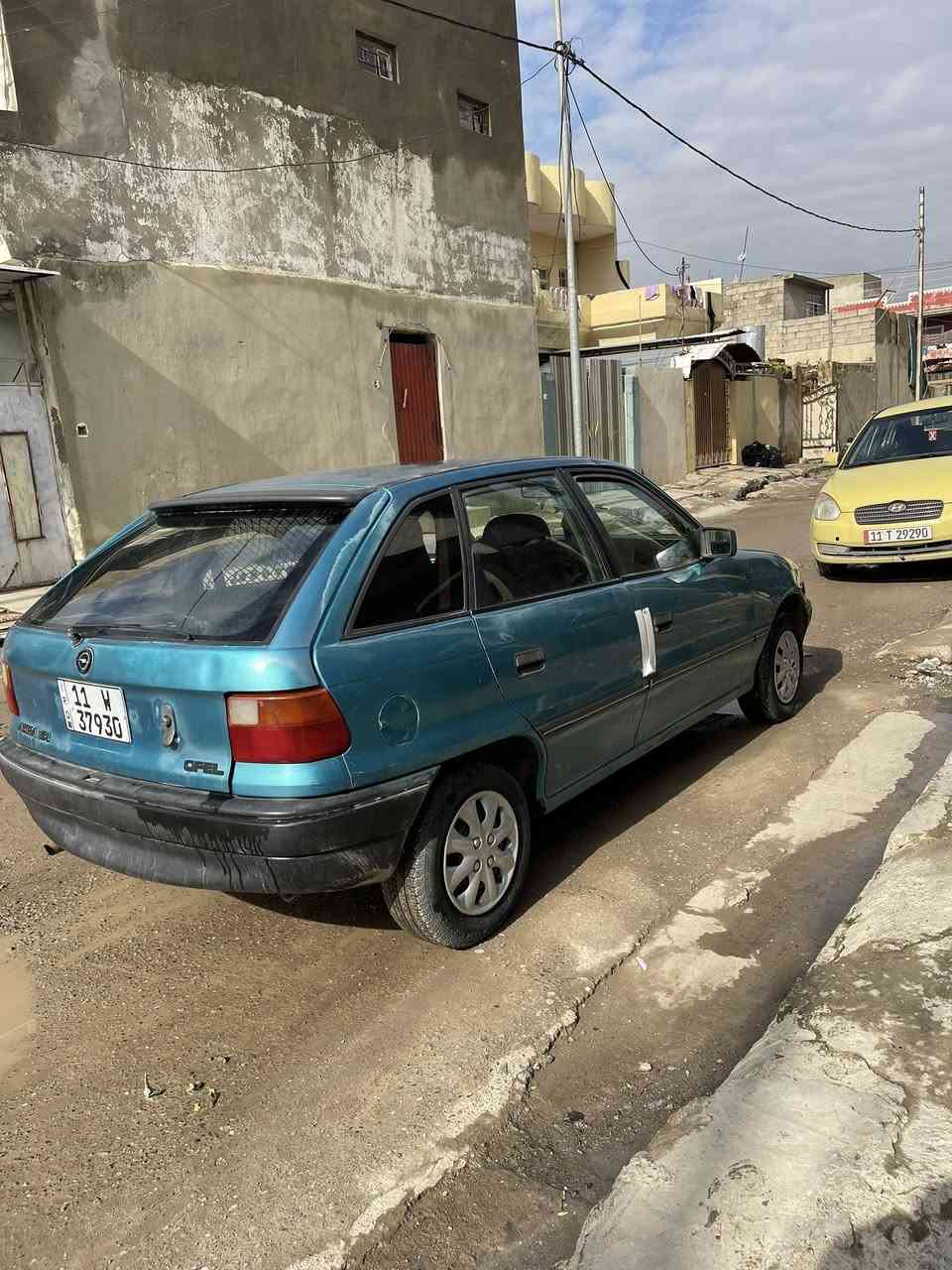 السلام عليكم استرا 1993 محرك 16 سياره باسمي تحويل مباشر هزه جديده 
سياره بلاديه بدون صبغ بدون ضربه بدون خياس
كهربائيات كلها شغله كيلو متر بانزين حماوه لايتات بكلايت سياره مناقصها شي خير من الله 
محرك تبخير قليل كير شرط / مكاني موصل
سعر 39 / اتصل وبي وتساب ***********
