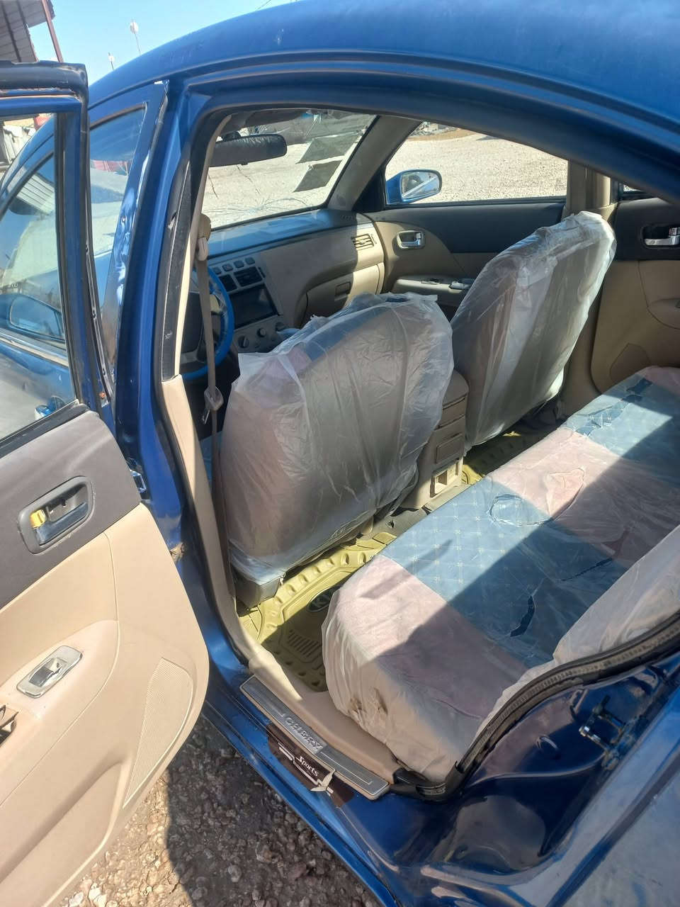 السلام عليكم شيري مديل 13 مكينه وكير خير من الله كهربايات كله شغاله حداديه وتخم تاير انضاف داخل جديد والكشر مكفول من ضربه سياره جاهزه وحلوه ونضيفه شاشه سمعات سستم سياره حلوه وكاعده تحويل ثاني يوم  السعر 25 وبيه مجال مكان سماوه رقم الهاتف *********** البيع او المروس حسب القناعه
