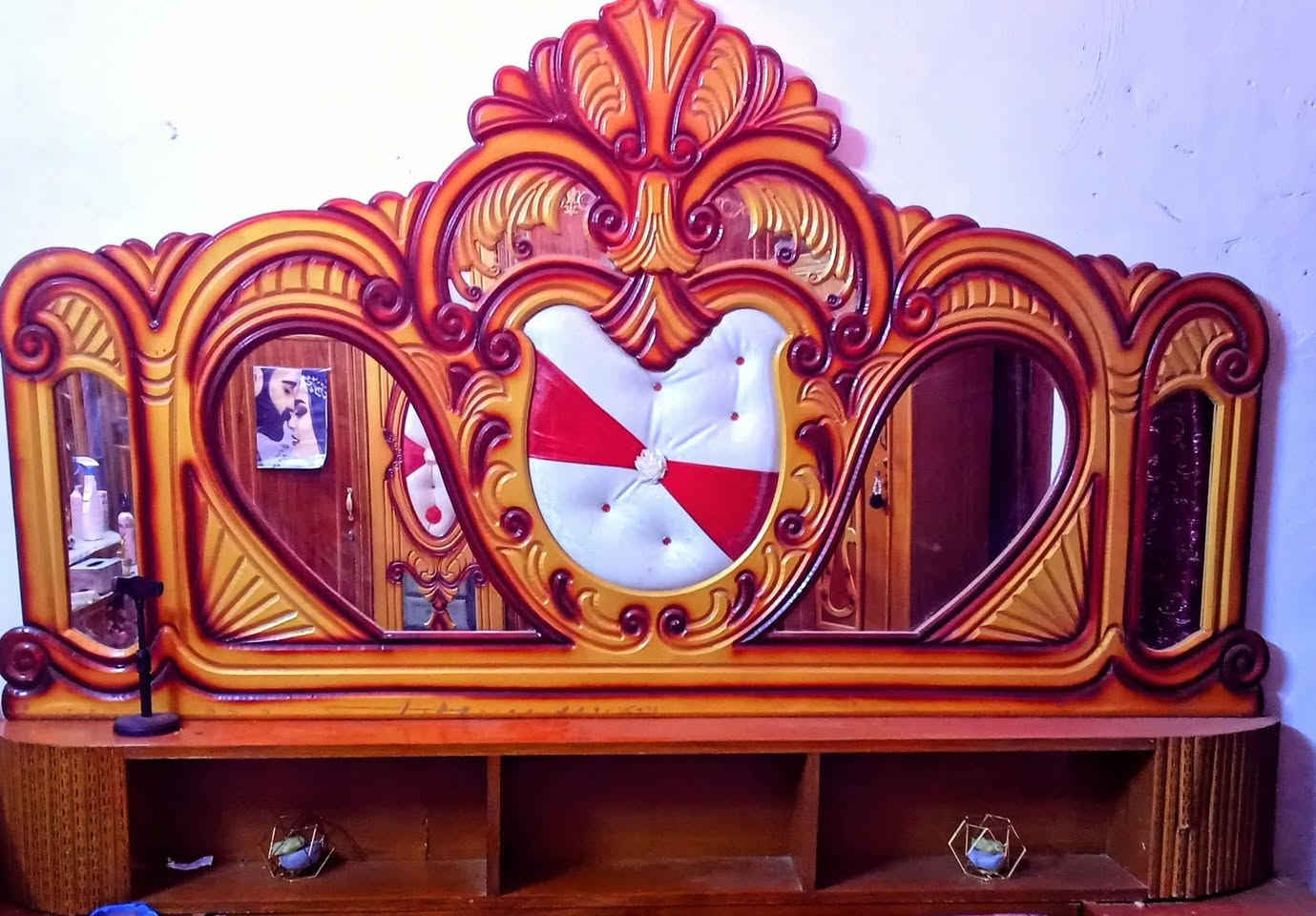 السلام عليكم غرفه كامله اخشاب صاج اللبيع سعرهه 600 مكاني بغداد
***********
