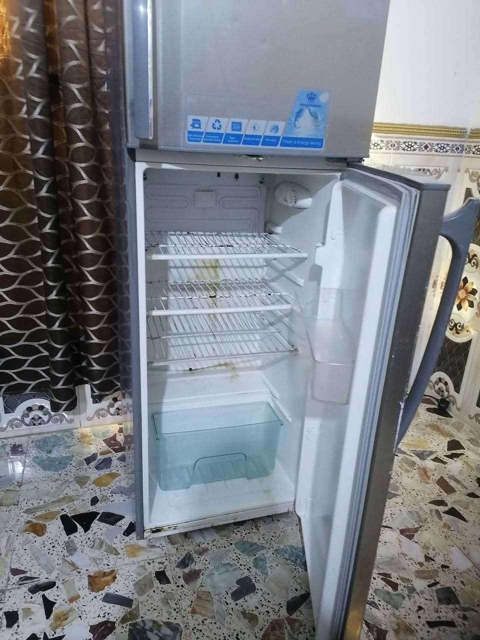 ثلاجه ١٤ قدم شغاله لاخياس لا زنجار فول تجميد فوك وجوه علفحص السعر 150 الاستفسار *********** بغداد, العراق
