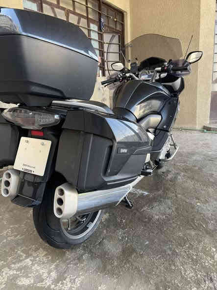 السلام عليكم دراجه نوع بي ام 
‏BMW K 1600 GT
موديل 2013 ماشيه 34 الف
حجم المحرك 1600 6 سلندر
فول مواصفات غنيه عن التعريف
دراجه بدون كمرك وصل فقط
كفاله عامه كير محرك كشر كهرباء ⚡️ 
1اي بي اس مانع انزلاقABS
2هيتر يدات وكشنات
3تركشن كنترول يمنع  بطناش التاير 
4وضعيات قياده وضعيات تحكم بل دبلات
5جنط سنتر لوك 
6راديو بلادي واوكس ويو اس بي 
7ليت ذكي تفاعلي زنن 
8اشاير وبك لايت فول ال اي دي 
اي ستفسار اتصال ***********
