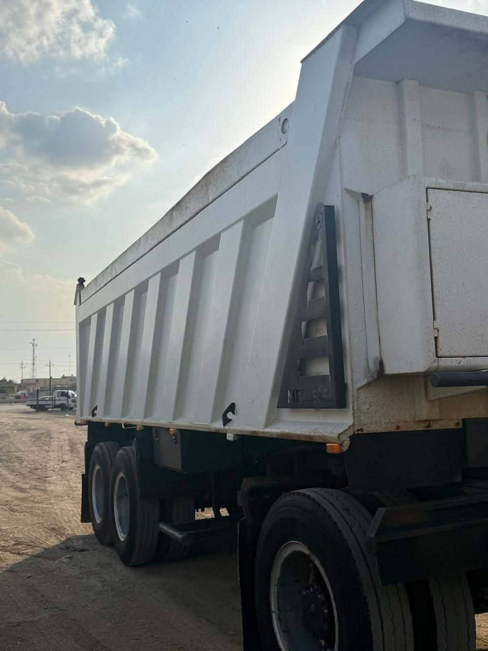 مقطوره للبيع
***********
