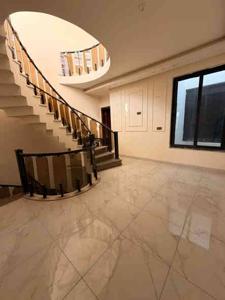 بيت للايجار السيديه 
المساحة 130متر
متكؤن من 3غرف 
صاله استقبال ؤمطبخ ؤحمامات 3
ايجاره مليؤن ؤنص
مقدمه شهرين 
تمينات شهر 
درجه اؤله نضافه 100ب100
الاستفسار على رقم المكتب 
***********
