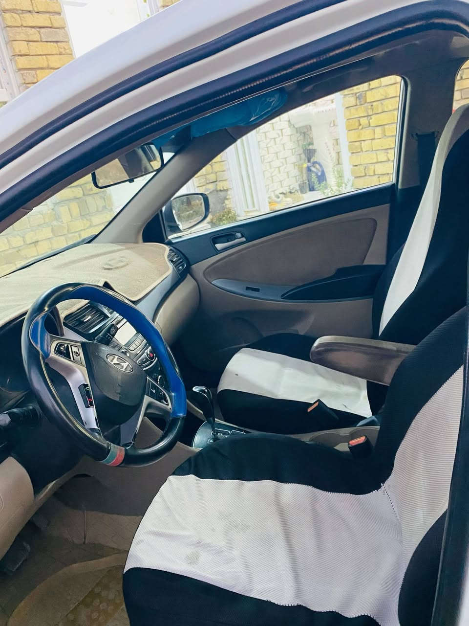 سلام عليكم أكسنت موديل 2016 خليجي رقم بابل أنكليزي بسمي تحويل ثاني يوم
مواصفات السياره 
بطاريه جديده
تخم تاير جديد 
كهربائيات جديده 
صدر أمامي جديد 
راديتر جديده 
اشاير بالمري
تبريد كامل بس يريد فريز
سياره حلوه ومرتبه 
محرك 1400 مفتوح جديد 
كير cvt 
بيه شخوط 
بيه خياس او زنجار بالقماره بسيط
الاتصال على الرقم  ***********
واتساب ‏‪0771 707 4750‬‏
مكان السياره بابل حمزه الغربي 
السعر 80 ورقه بيه مجال بسيط حق الجيه وبخدمتكم
