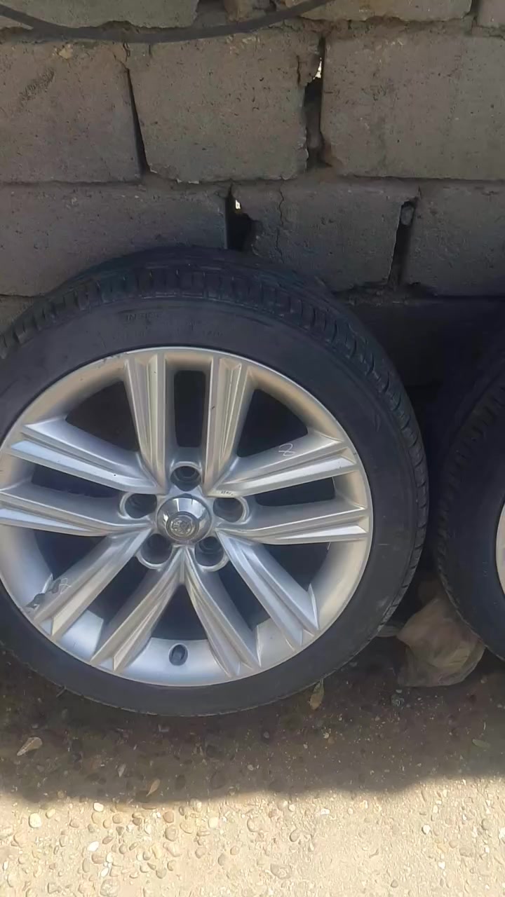 ويل كب عدد ٣ تايرات جدد 
باب ملكه وجاملغ عكس السايق 
***********
