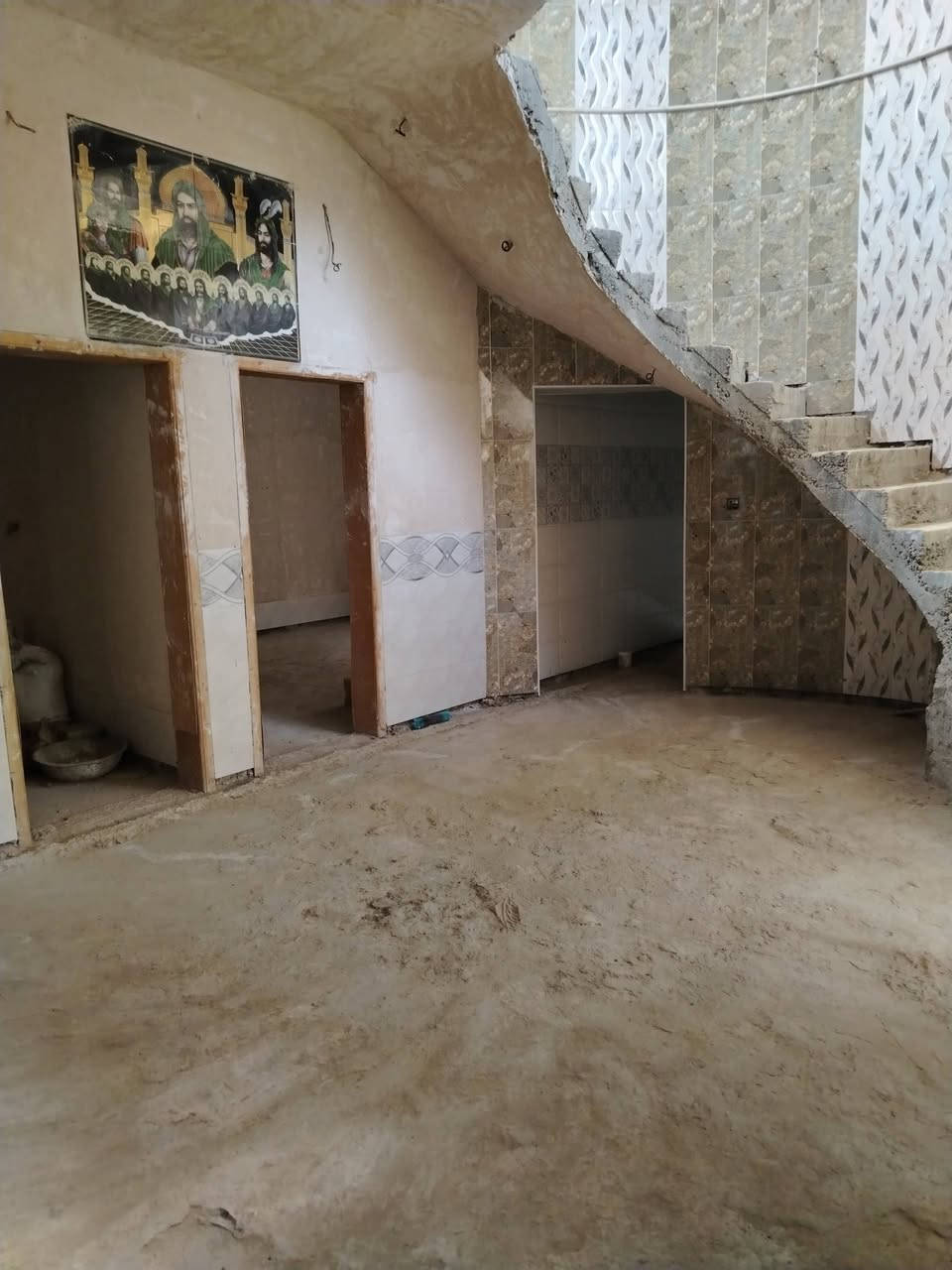 السلام عليكم بيت لبيع حي امير خلف شارع الفرات استفسار رقم ***********
