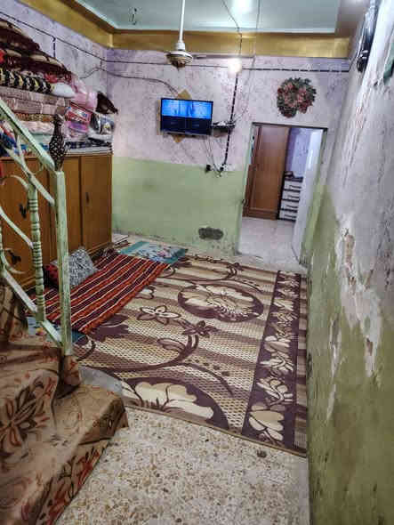 للبيع 
دار مساحه 100 متر 
حي ميسان قطاع 23 
غرفه وصاله ومطبخ وصحيات وستقبال 

السعر 80 مليون 
***********
