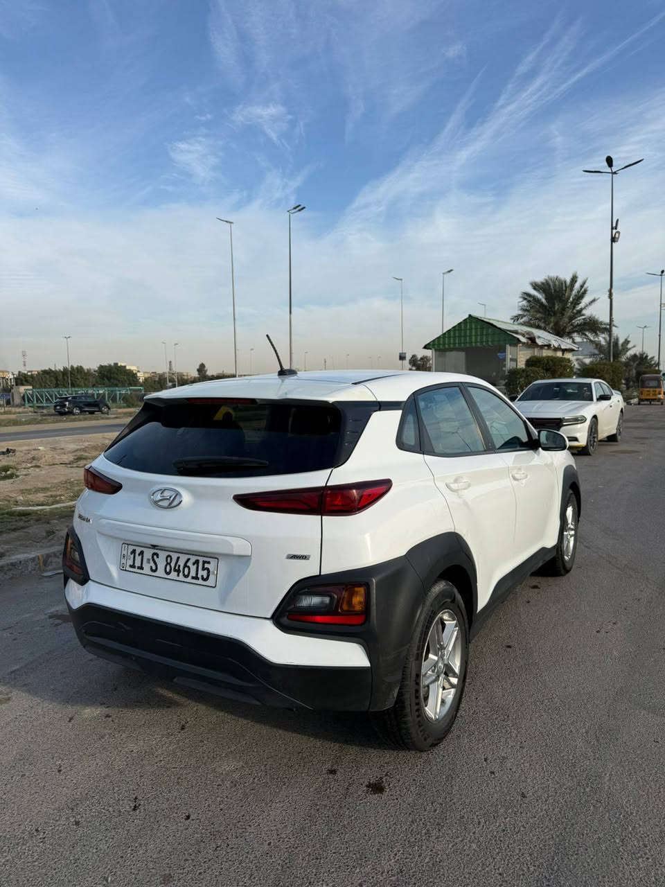 كونا موديل 2021
رقم بغداد
داخل لونين 
تحكم ستيرن جهتين 
كامره 360
2 انضمه قياده 
تحديد مسار 
مانع انزلاق 
راداد امامي 
شاشه جبيره وشاشه اعطال 
تخم تاير جديد وحدا يه صدر جديده 
حادثه جاملغ وبنيد للاتصال على الرقم ***********
