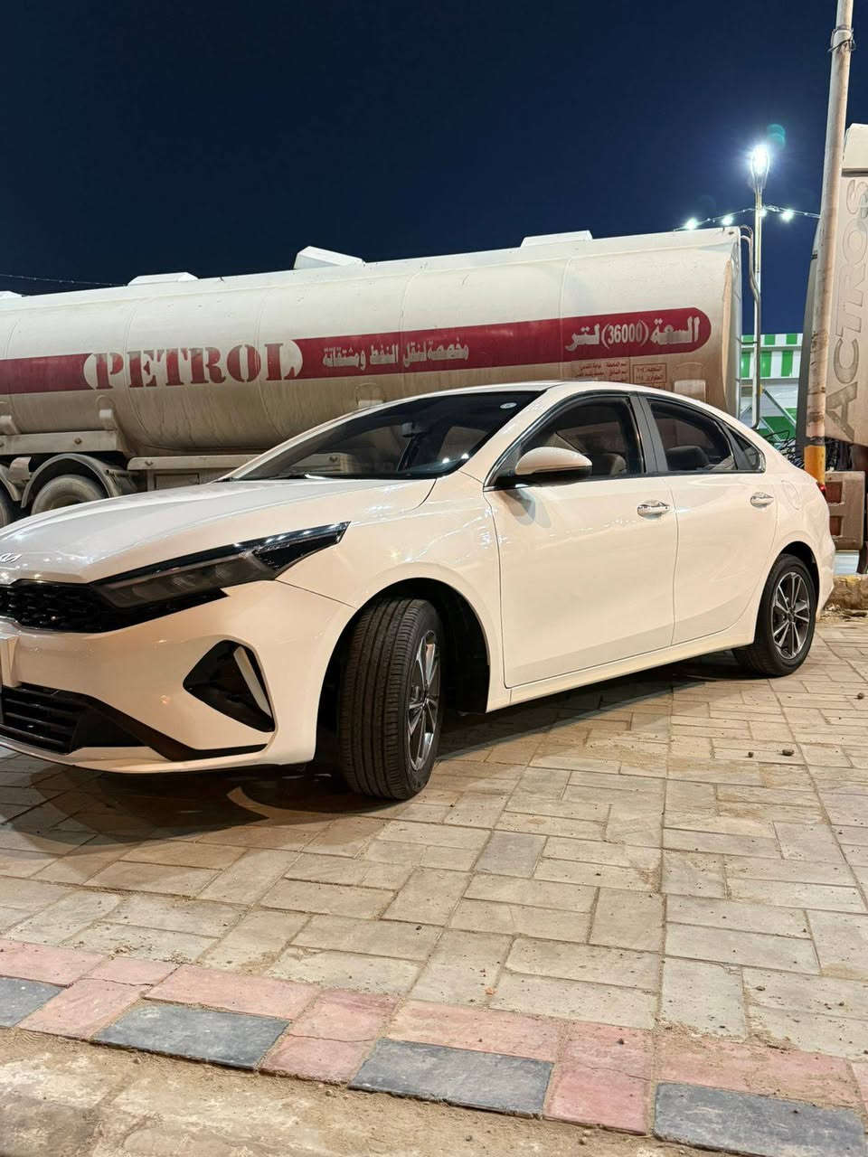 K3موديل 2022
فول واحد على واحد
إشارة متحركة
يدات نيكل 
بصمة 
فتحة 
شاشة كار بلي
شاحن لاسلكي
تبريد خلفي 
داخل رصاصي
السيارة بيها باب الصدر مبدل +بارد في الباب الخلفي
مكاني النجف الاشرف حي النداء 
***********
سلوم الملك
