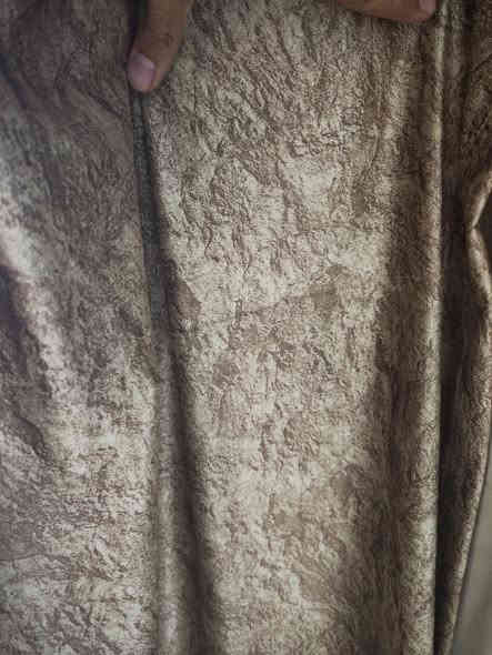 بردة للبيع جديد غير مستعمل أأكد مامستعمل نوعية قماش ممتاز أصلي العرض 5 أمتار والطول مترين و45 سم 2.45 للبيع قيم وأشتري للأستفسار ***********
