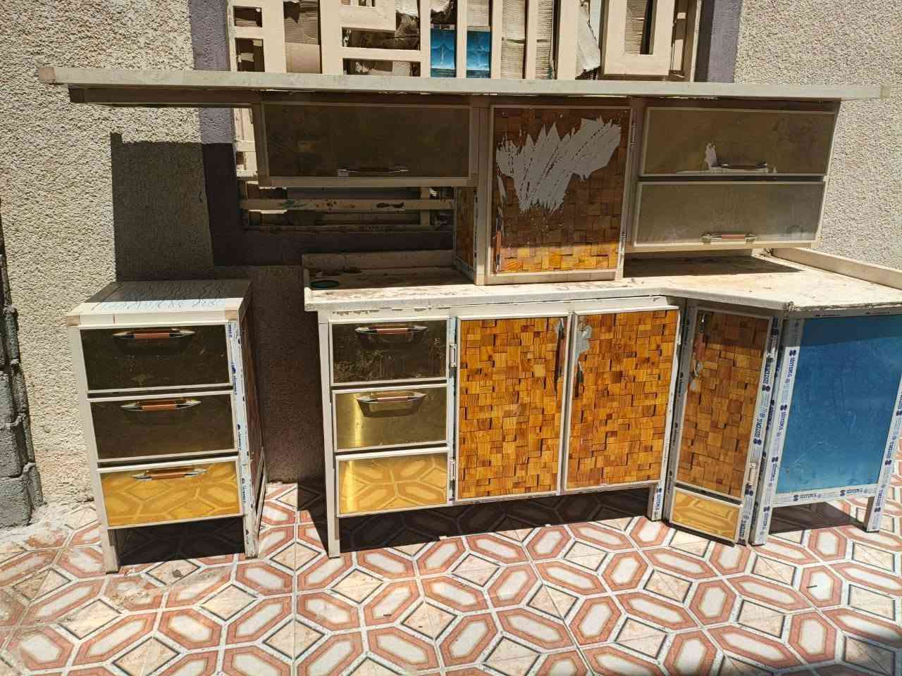 السلام عليكم كاونتر مرمري للبيع تزكام درجه اولى استعمال قليل نضيف جدا جدا السعر ٢٥٠ وبي مجال الشراي يتصل رقم ***********مكان كربلاء
