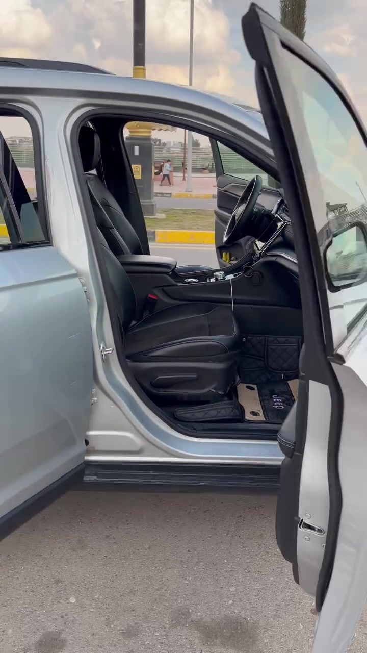 للبيع  Jeep Grand Cherokee 2024

جيب كراند شيروكي 2024 امريكي 
ضررها سرقة سستم كامل القطع الخارجية 
 بدون اي حادث او ايربك 

7 راكب 
كاميرا خلفية + حساسات ورادار 360
مثبت سرعة  
نظام أمان  كامل 
(فرامل طوارئ + تحذير خروج عن مسار)
تبريد ٣ قطع  
ماشية 50,000كم 
السعر 265 
 تفاصيل اكثر واتساب ***********
المكان بالموصل 
لكن متواجد غدا في بغداد  فقط
